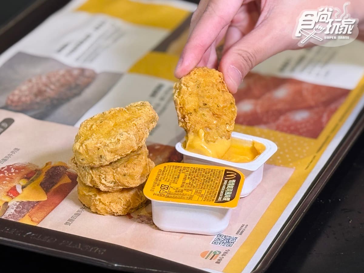 必勝客超狂「炸雞花圈披薩」回歸！限時買一送一，麥當勞搖搖薯、咖哩雞開賣