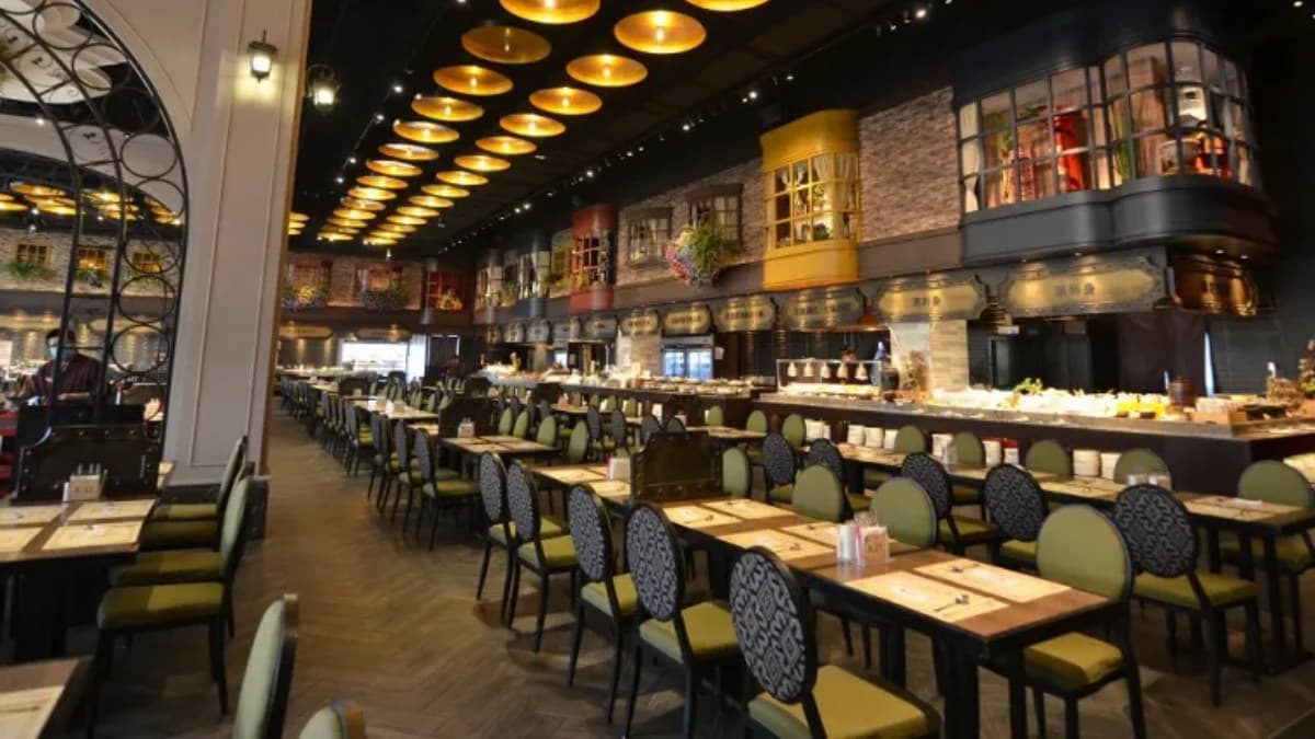 餐廳裝潢金碧輝煌，很有貴族感。（圖片來源：愛伊特）