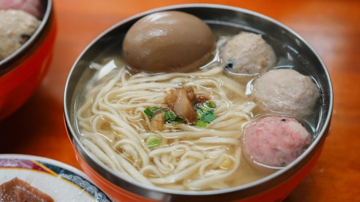 招牌三寶麵除了乾麵外也可以點湯麵，口味更加清爽。（圖片來源：大妹Damei）