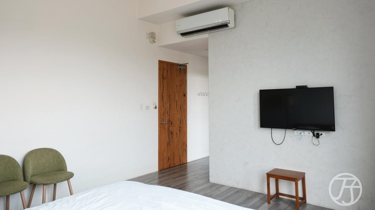 房間沒有規畫太多家具擺設，主要以提供給旅客會使用的設備為主。（圖片來源：JJ.Hsu）