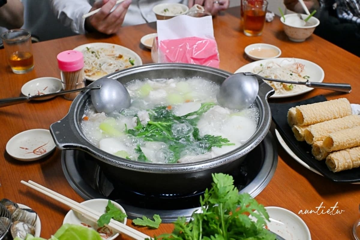 台北羊肉爐哪間強？網推這家平日宵夜場也炸滿，冬季限定「菜心羊」排１小時也要吃