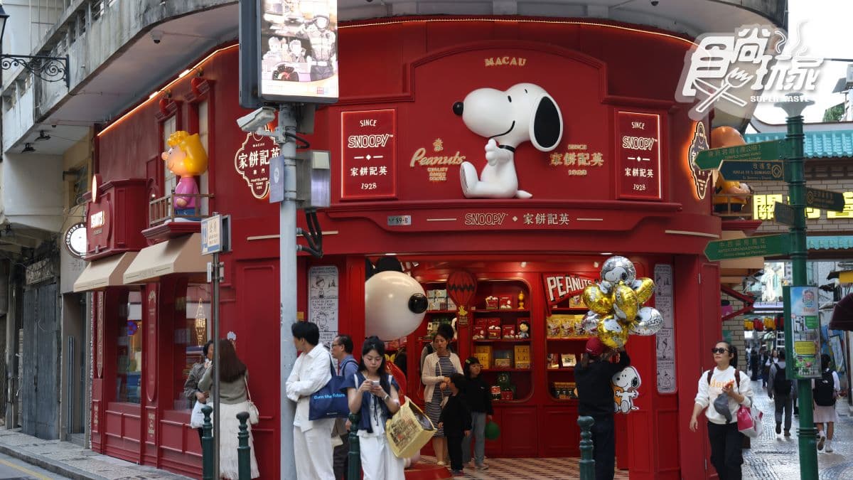 從入口處的大型史努比公仔，到四處可見的史努比圖案，整間店充滿了歡樂氣息。