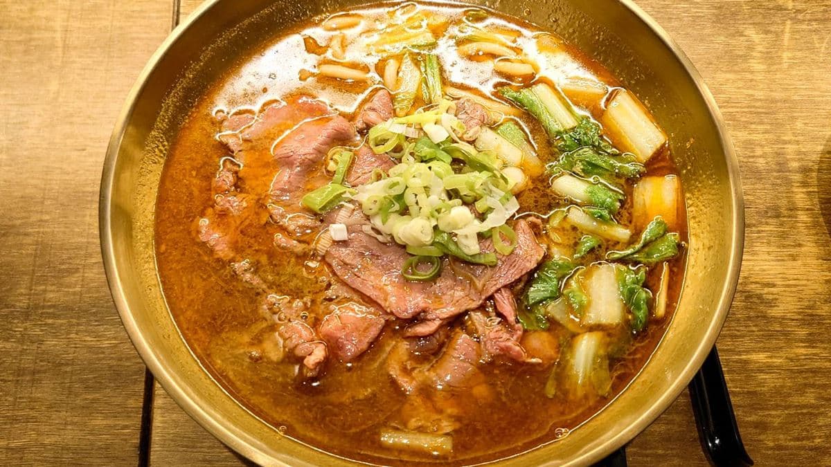 「私房麵」湯頭濃郁香醇又順口。（圖片來源：Jeremy以食為天）