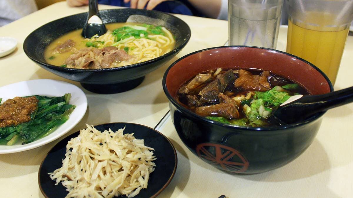 為何三商巧福湯匙特別重？內行人曝背後原因，網友推爆：用新台幣下架它