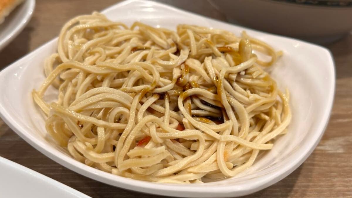 涼拌豆干絲的分量其實蠻多的，調味也很簡單。（圖片來源：欸哩日常）