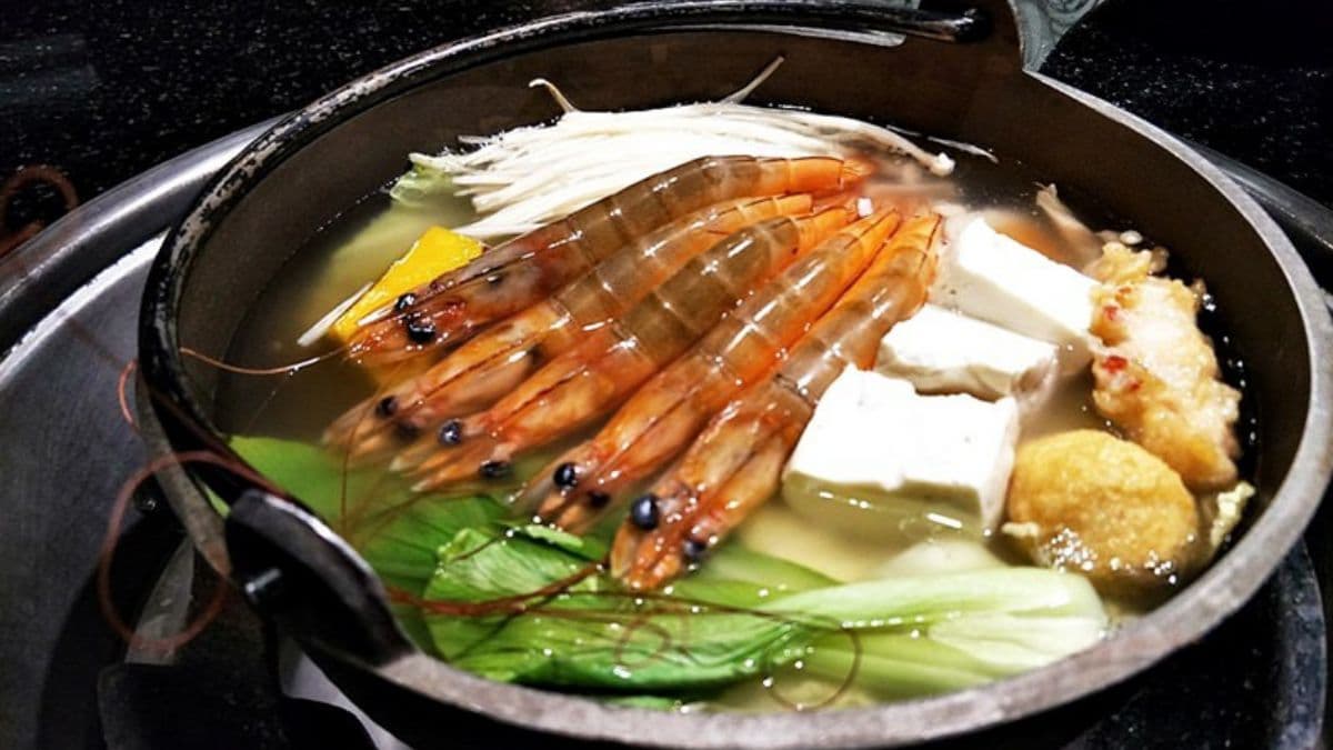 火鍋的湯頭為海鮮湯，非常鮮甜。（圖片來源：小企鵝生活趣）