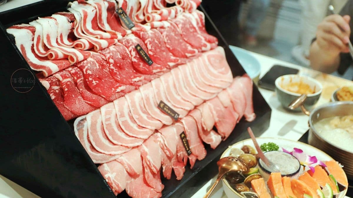 肉控必點看到會瘋狂的「四層肉肉瀑布」。（圖片來源：溫蒂's blog）