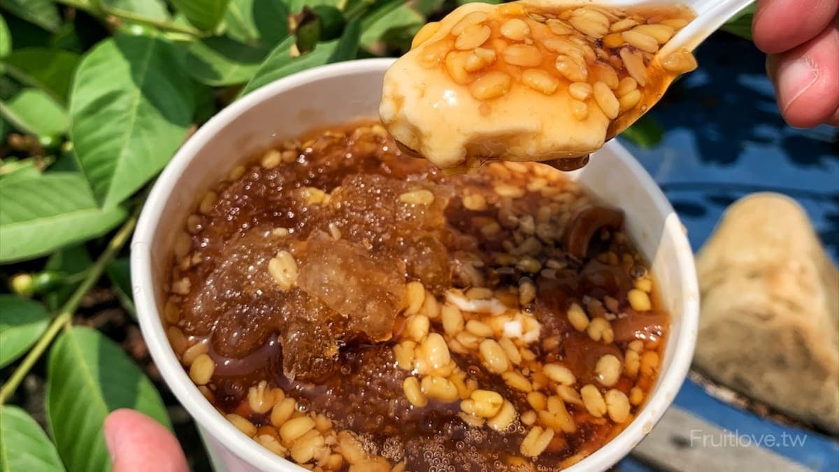 細緻柔軟帶點彈性的豆花，吃得到濃郁回甘的豆香味。。（圖片來源：果果愛Fruitlove）