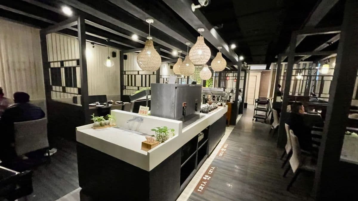 店內座位數不少，營造出一種靜謐放鬆的氛圍。（圖片來源：愛伊特）