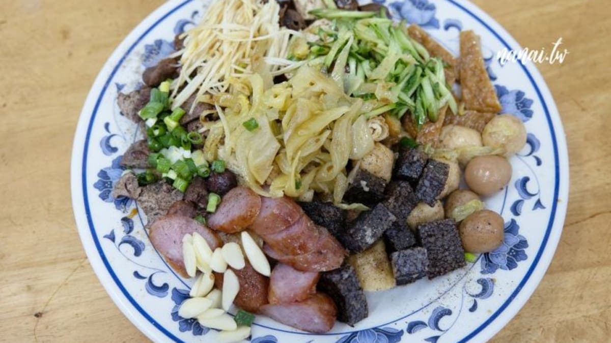 這裡香腸是店裡必點，幾乎每個客人都會來一份，甚至太晚來會賣光。（圖片來源：Nana愛旅行札記）