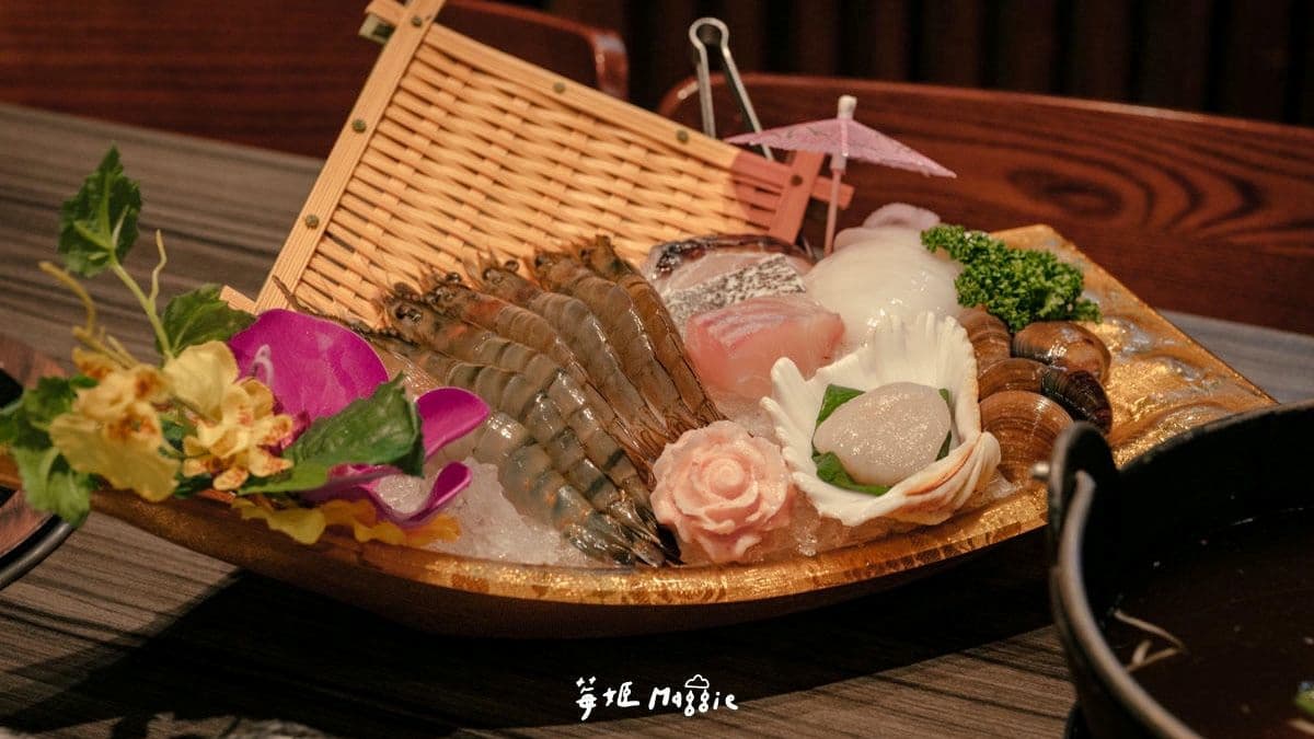 海鮮總匯鍋一網打盡北海道干貝、大蝦、草蝦等。（圖片來源：莓姬Maggie）