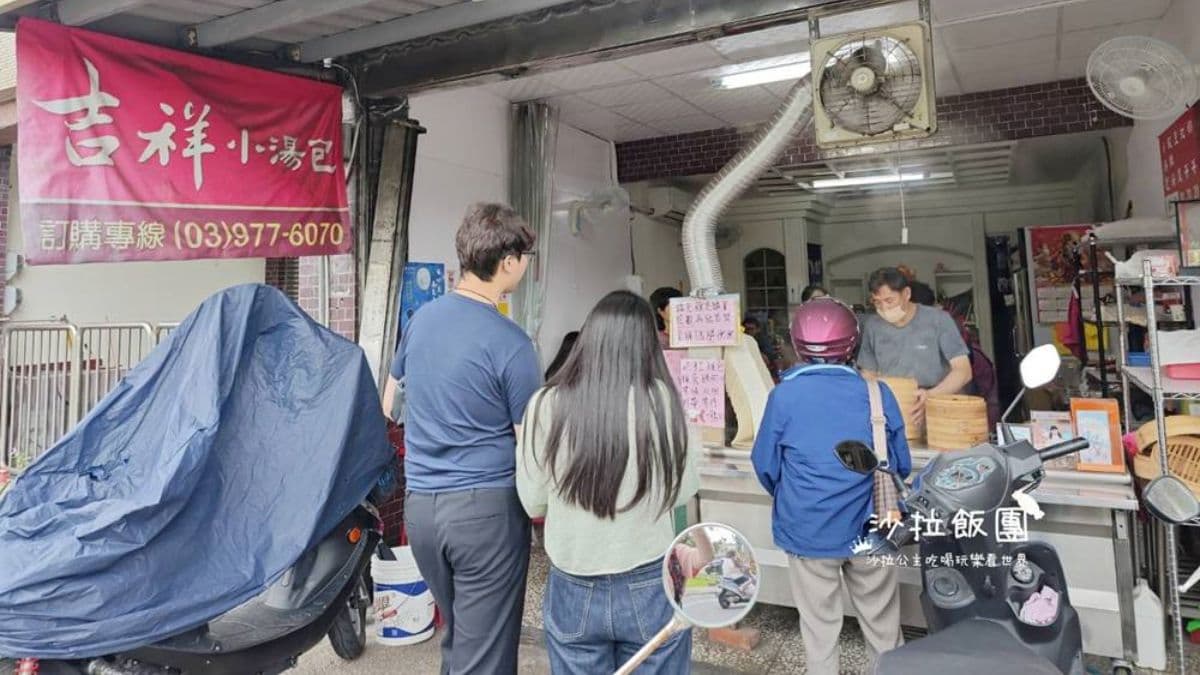 用餐時刻無論內用、外帶的人都不少。（圖片來源：沙拉飯團）