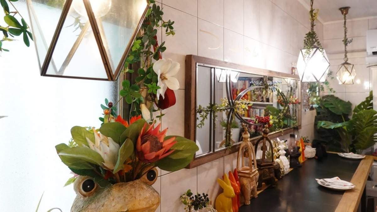 店內裝潢可以強烈感受老闆用心營造東南亞環境的氛圍。（圖片來源：格格x出走x慢旅行）