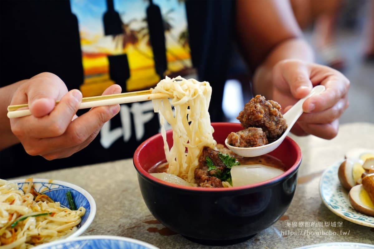 消失中的古早味！30年老店「爆量花生蛋糕」只要40元，特製鮮奶油太邪惡