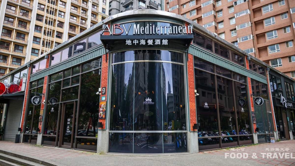 「ABV地中海餐酒館-林口旗艦店」位於林口三井Outlet對面。（圖片來源：陳小可的吃喝玩樂）
