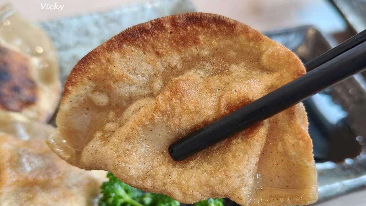 燒餃子的餃子皮也是用黃金蕎麥製成，口感紮實。（圖片來源：Vicky 媽媽的遊樂園）