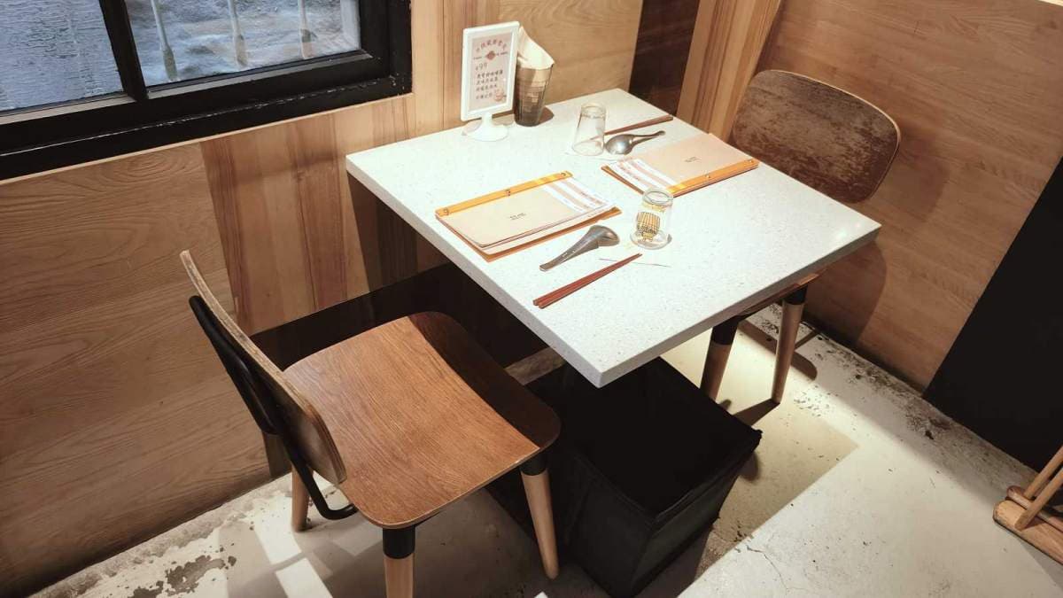 店內用餐空間舒適，很適合情侶前來。（圖片來源：Vicky 媽媽的遊樂園）