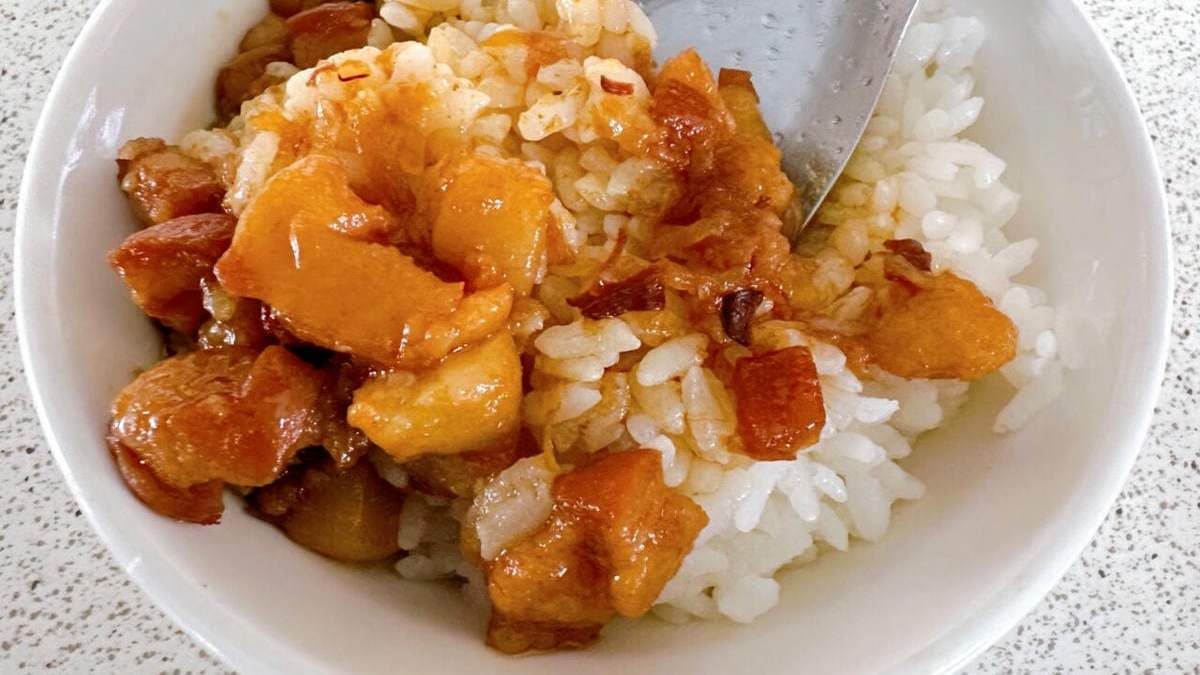 肉燥飯肥肉比例多，潤口不膩。（圖片來源：熱血吃遍高雄❤️Yu主婦的親子吃喝玩樂）