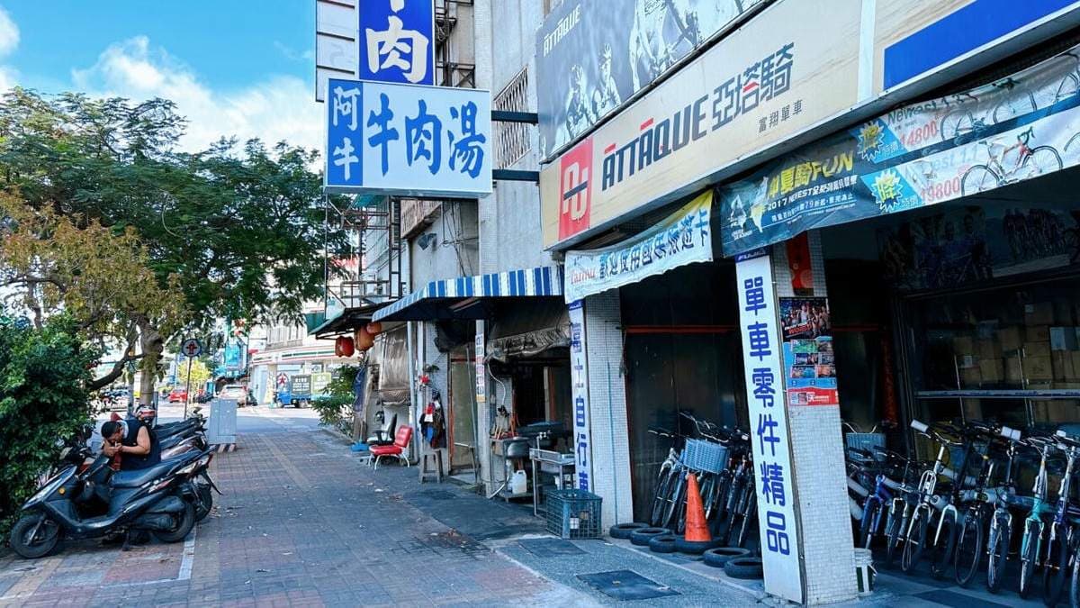阿牛牛肉湯位在台南小東路上。（圖片來源：熱血吃遍高雄❤️Yu主婦的親子吃喝玩樂）