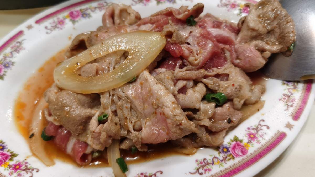 肉片炒過後香氣十足。（圖片來源：DARREN蘋果樹旅遊玩樂誌）