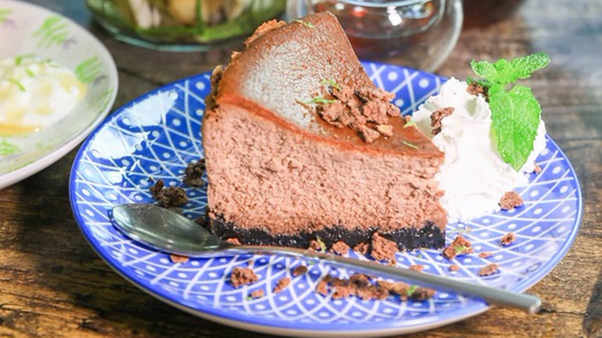 消失中的古早味！30年老店「爆量花生蛋糕」只要40元，特製鮮奶油太邪惡