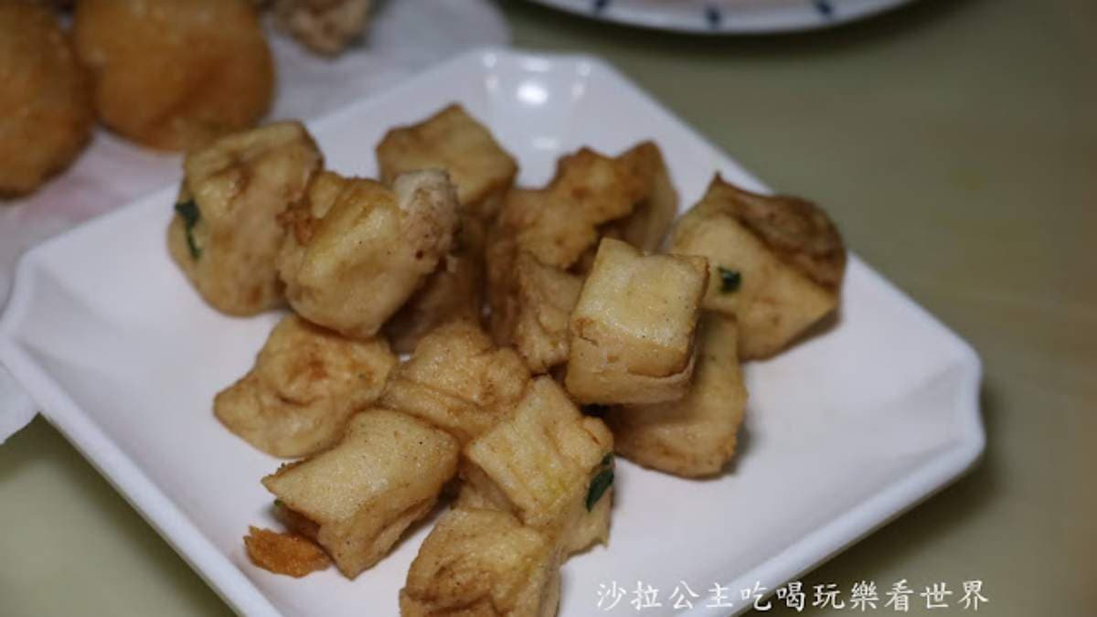 鹹酥雞必點的百頁豆腐。（圖片來源：沙拉公主吃喝玩樂看世界）