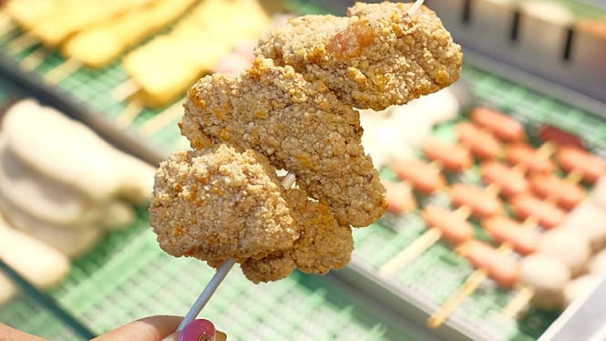 無骨鹹酥雞口感還不錯，灑上的特製胡椒粉。（圖片來源：蹦啾謝蘿莉）