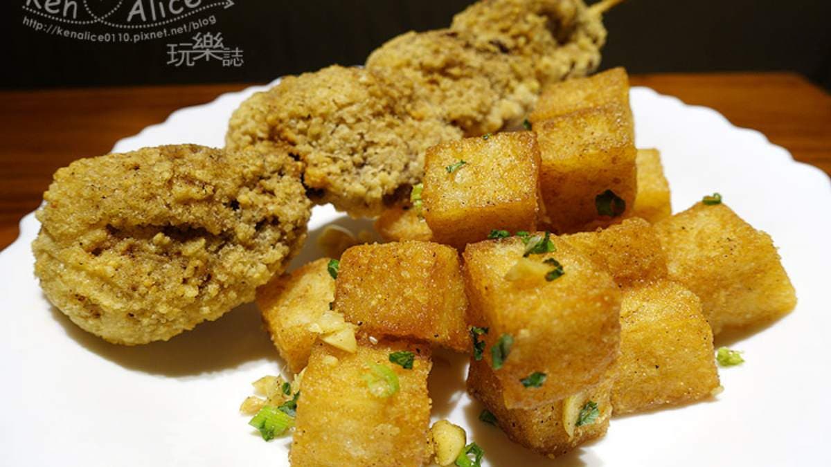 香菇與蘿蔔糕有裹一層麵衣去炸。（圖片來源：Ken&Alice玩樂誌）