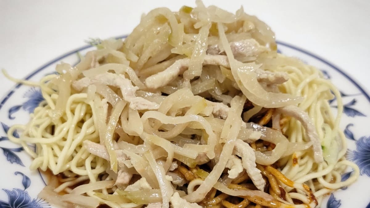 榨菜肉絲涼麵多了榨菜爽脆的口感跟肉絲的肉香味！（圖片來源：葉影瓶像）
