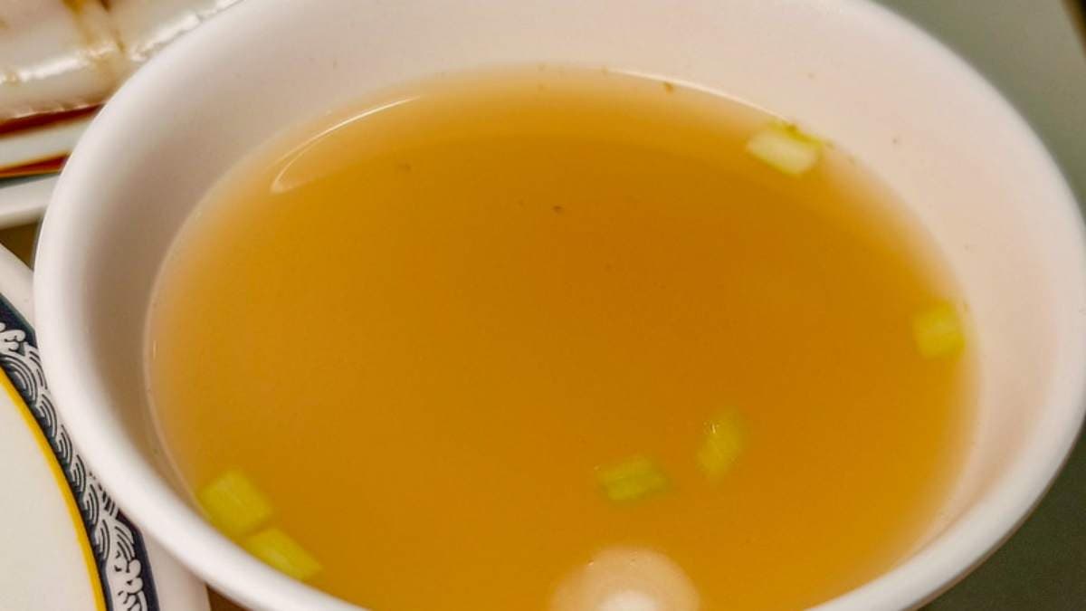 附湯很港味，是平常不太會喝到的味道。（圖片來源：鄉民食堂）