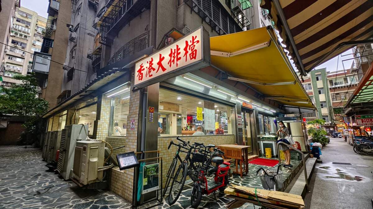 位於民生東路與三民路圓環這邊巷弄內。（圖片來源：鄉民食堂）