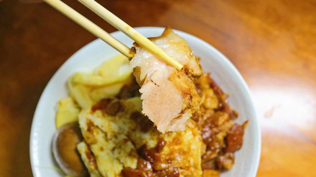 腿庫肉滷得外皮Q彈，燉得夠軟嫩入味。（圖片來源：小美很愛嚐）
