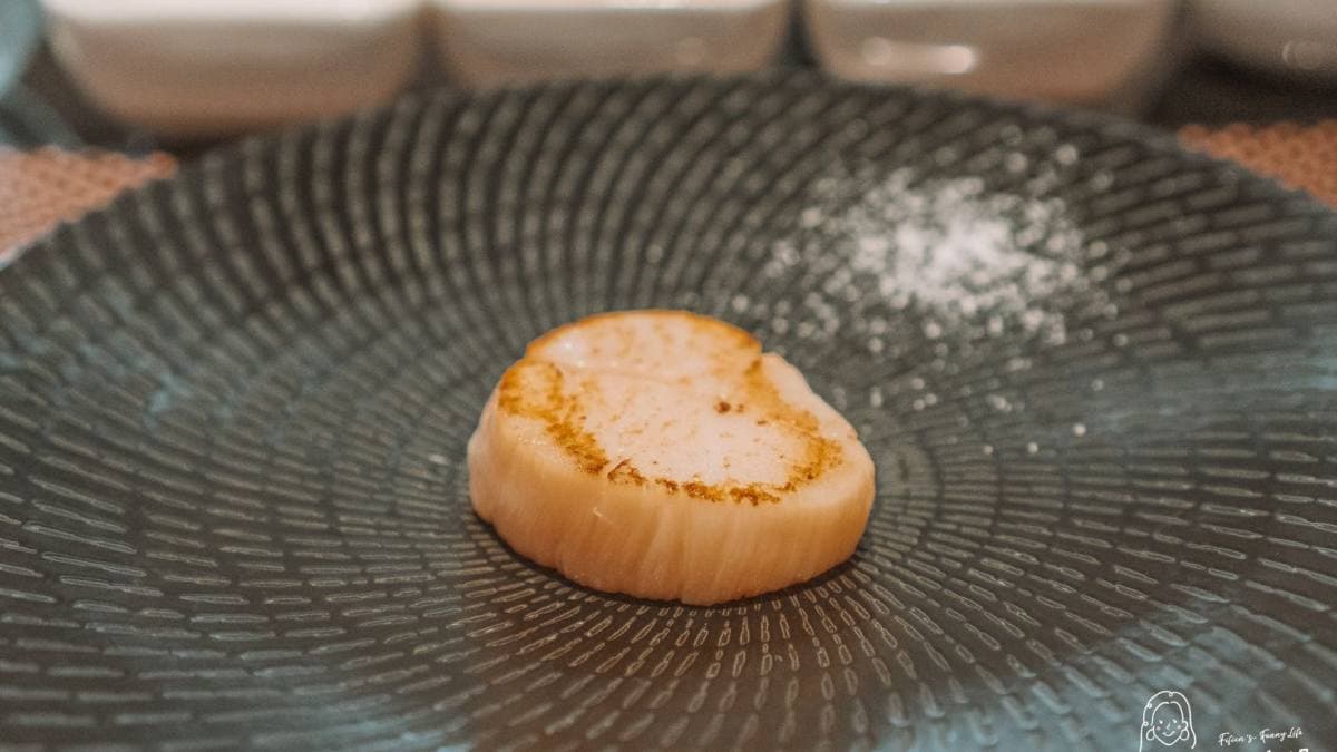 香煎生食級超大干貝。（圖片來源：菲菲吳小姐 ♥ Fifian‘s Funny Life ♥）