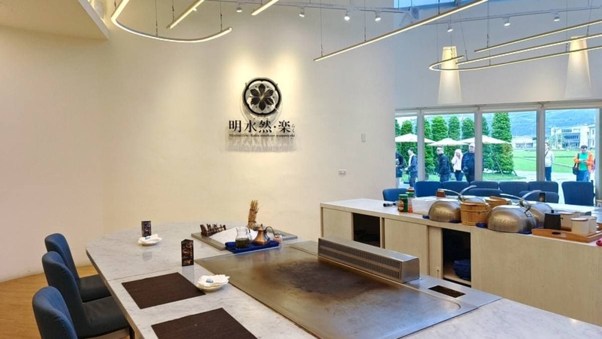 可以欣賞廚師的手藝，還可以看到外面的田園景觀！（圖片來源：紫色微笑 饗樂生活）