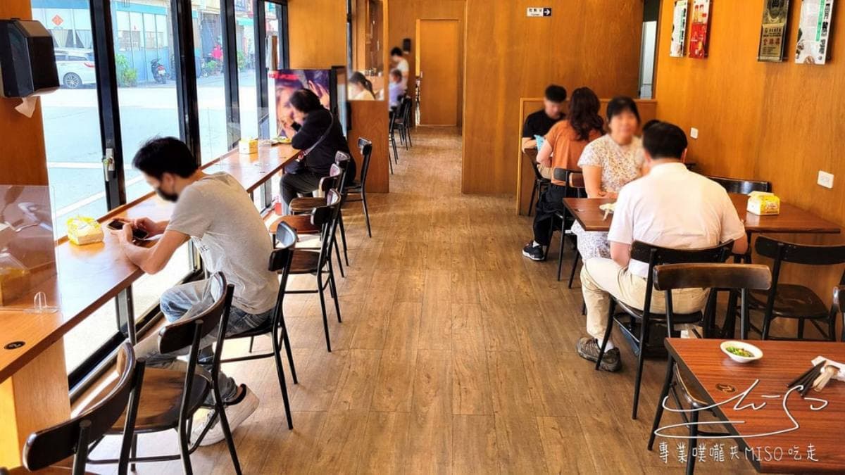 店內座位空間頗大，狹長延伸。（圖片來源：專業噗嚨共MISO吃走）