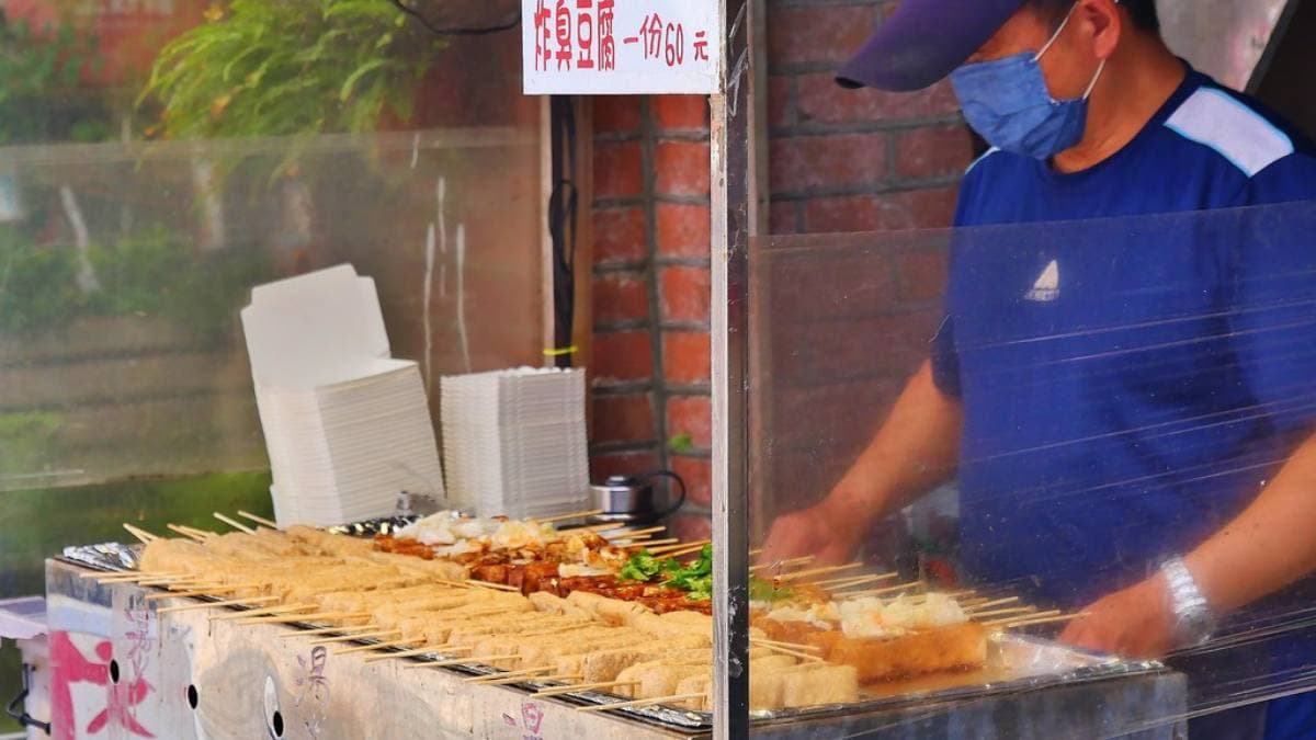 臭豆腐在湖口老街也一定少不了。（圖片來源：阿醜的吃喝玩樂）