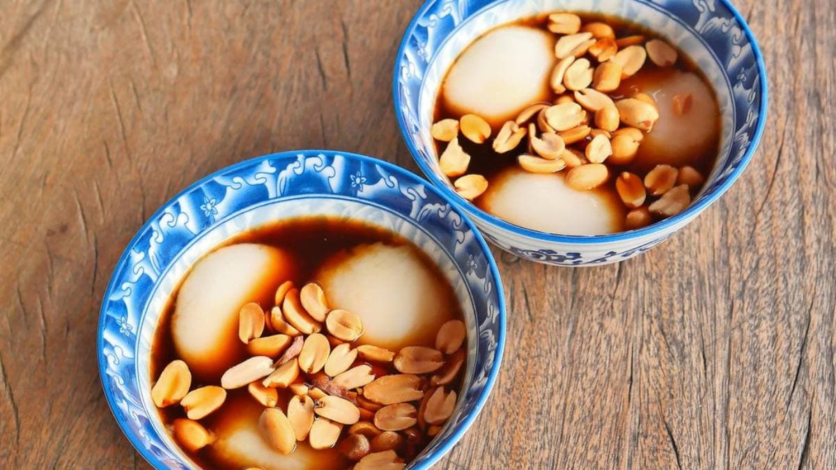 牛汶水裡撒上酥脆的花生，寒冬來一碗真的超過癮。（圖片來源：阿醜的吃喝玩樂）