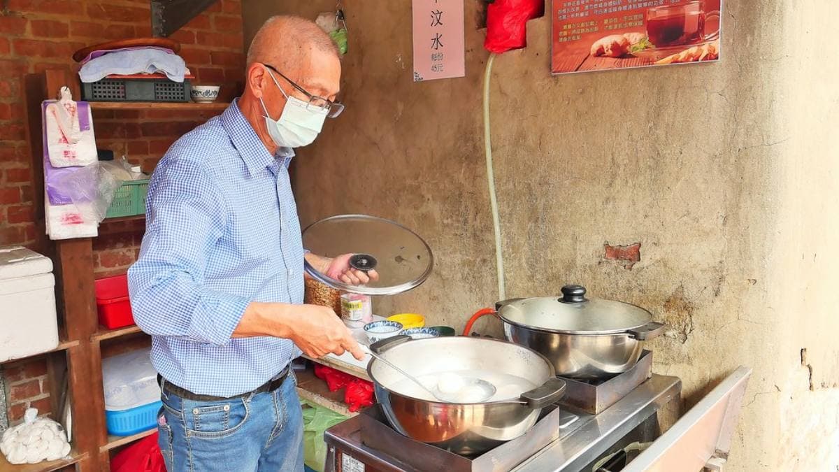 店家的黑糖薑汁有黃金比例，老闆現煮現吃。（圖片來源：阿醜的吃喝玩樂）