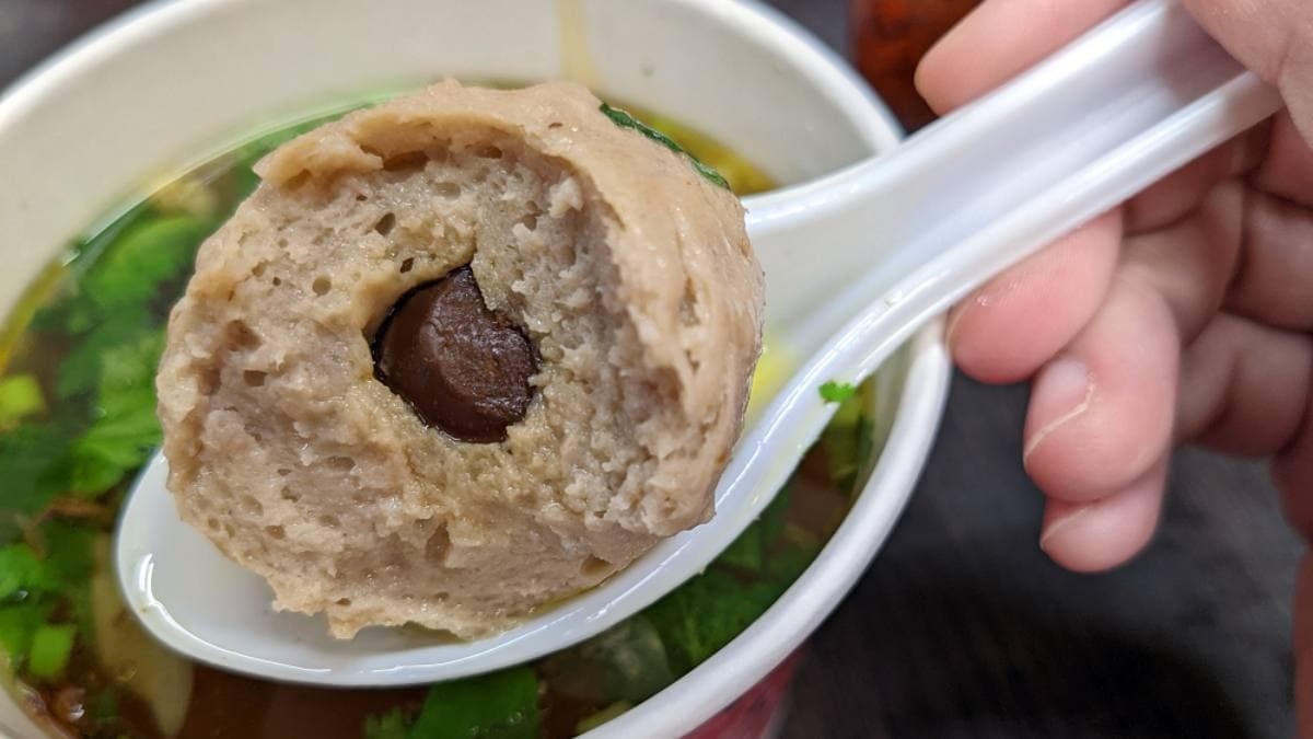 元氣丸裡頭包的是小滷蛋，很有創意。（圖片來源：老皮嫩肉的流水帳生活）