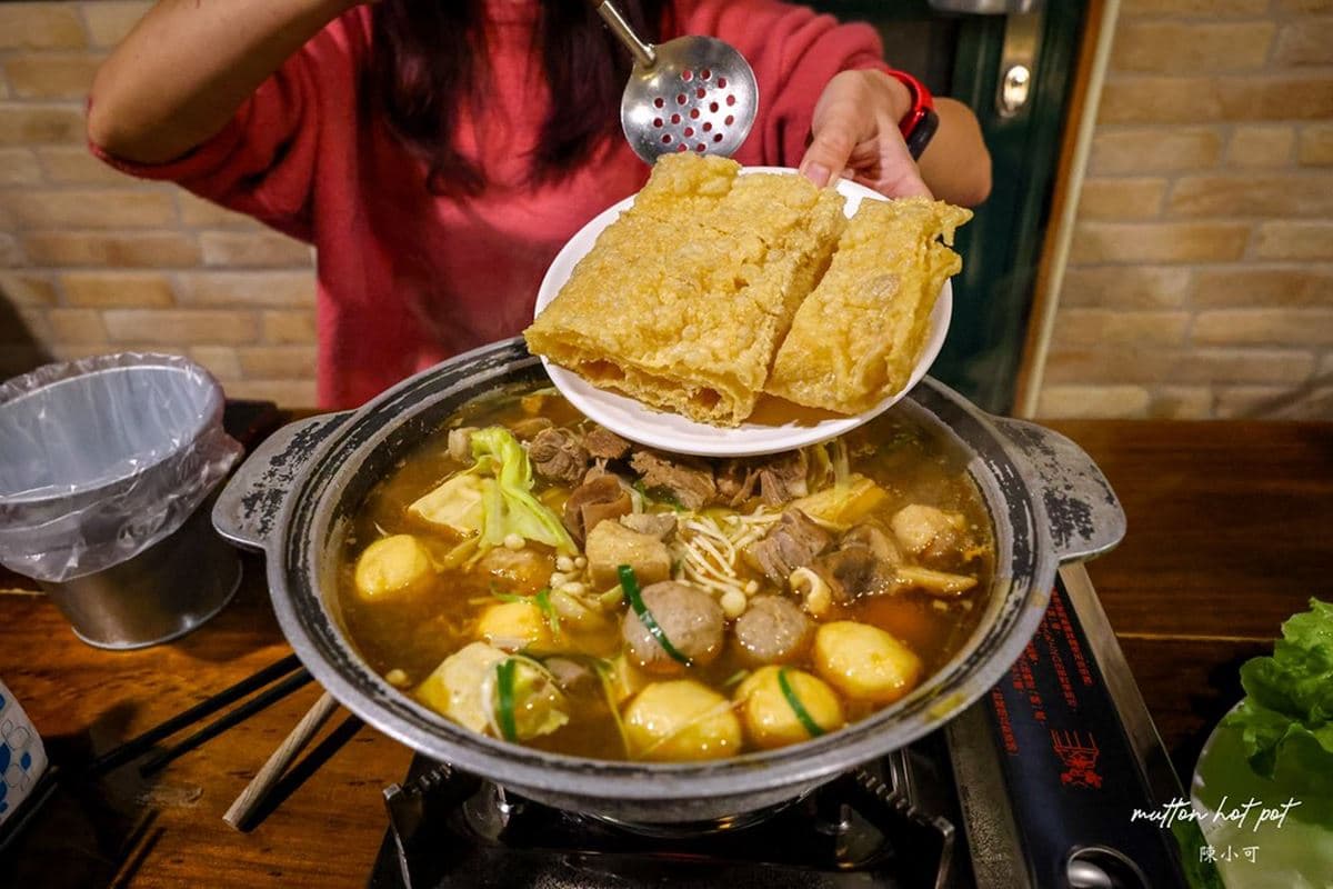 一開店就客滿!「台北最難訂羊肉爐」是這家,濃厚香醇「紅燒羊肉爐」超欠吃 一開店就客滿!「台北最難訂羊肉爐」是這家,濃厚香醇「紅燒羊肉爐」超欠吃