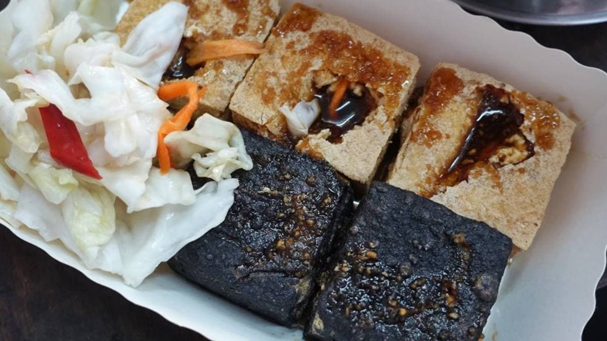 黑皮臭豆腐的口感，比一般臭豆腐來得紮實。（圖片來源：瑋瑋美食萬歲）
