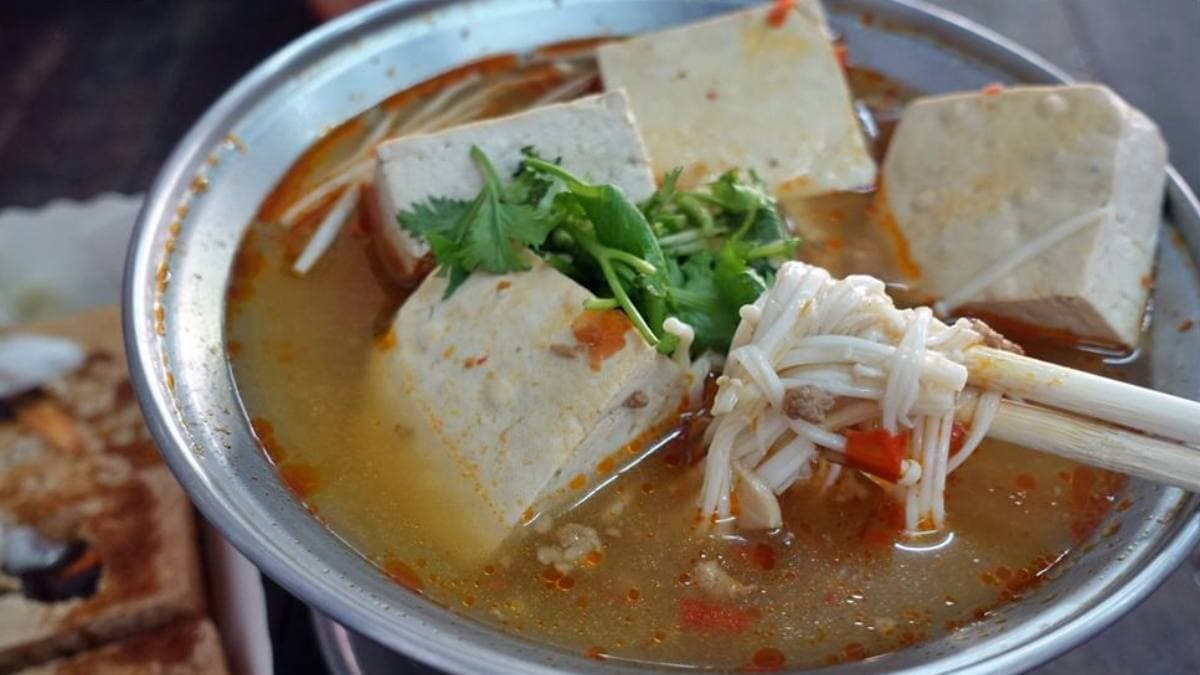 麻辣臭豆腐很適合在冬天品嘗，熱熱辣辣的臭豆腐湯鍋很暖身。（圖片來源：瑋瑋美食萬歲）