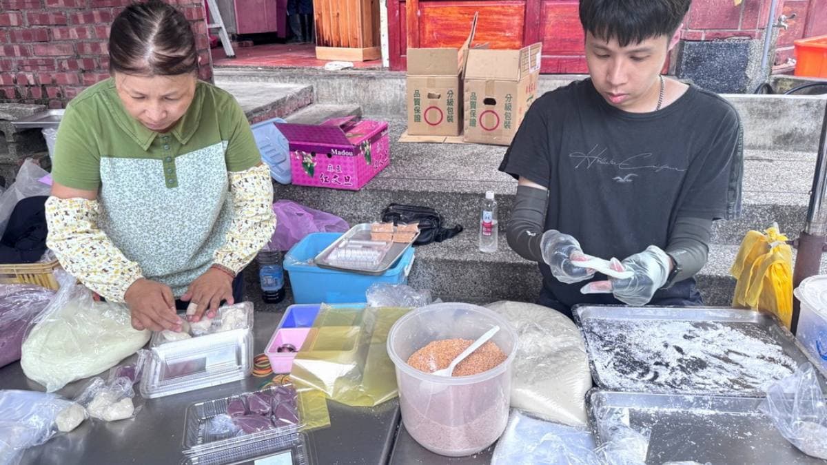 麻糬都是手工現做，還能買回家當伴手禮。 （圖片來源：猴屁的異想世界）