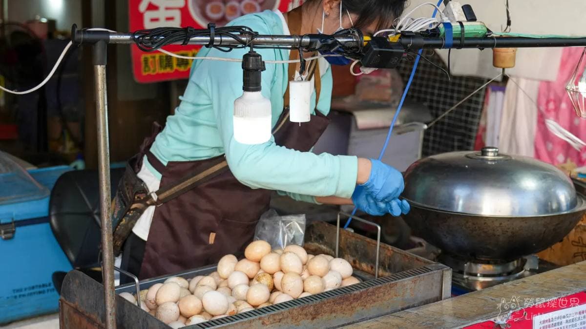 店家以草莓酒和20幾種中藥材製作，需要５天以上的時間。（圖片來源：勞鼠探世界）