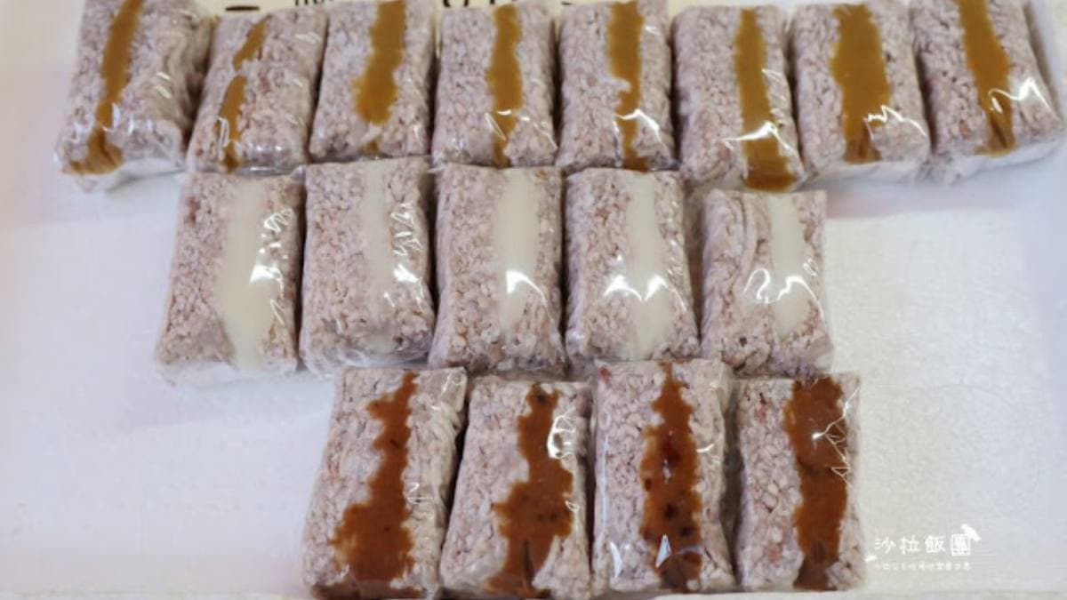 店家將製作好的甜粿、芋頭系列米食都放在門口販售。（圖片來源：沙拉飯團）