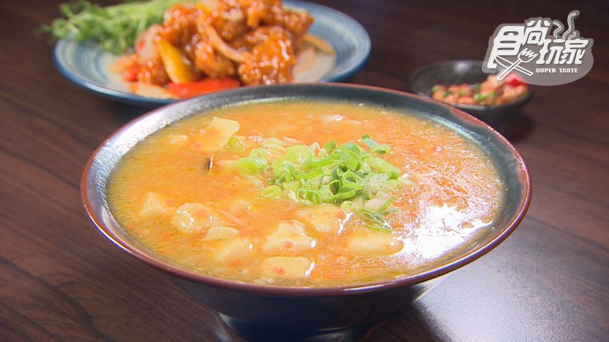 「蟹黃豆腐煲」鮮味濃郁，配飯很適合。
