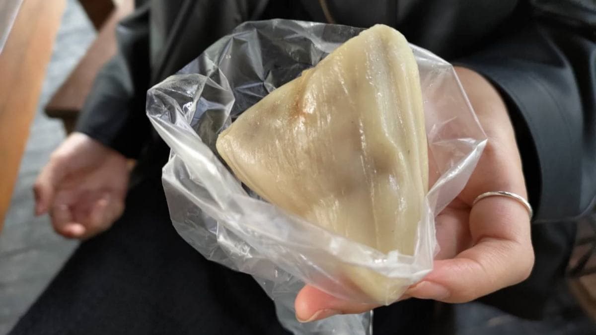 「野薑花粿（粄）粽」是用米磨成的漿製成，是限定版的粽子。（圖片來源：踢賴旅遊）