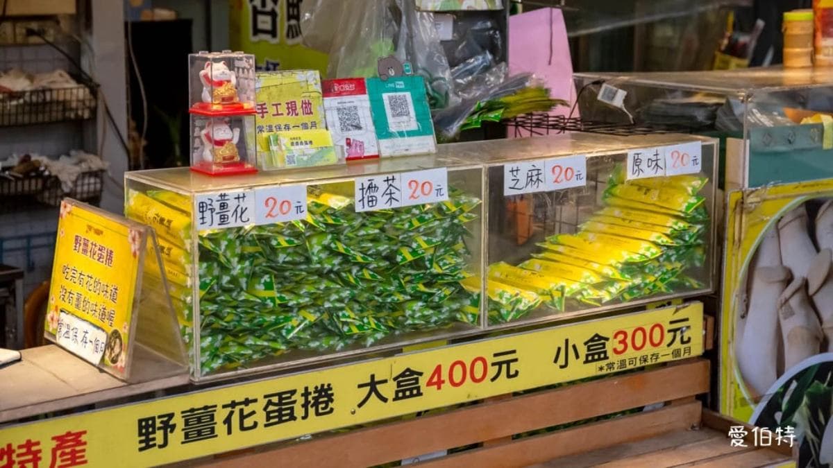店家不僅販售蛋捲，還有販售炸野薑花和炸杏鮑菇。（圖片來源：愛伯特）