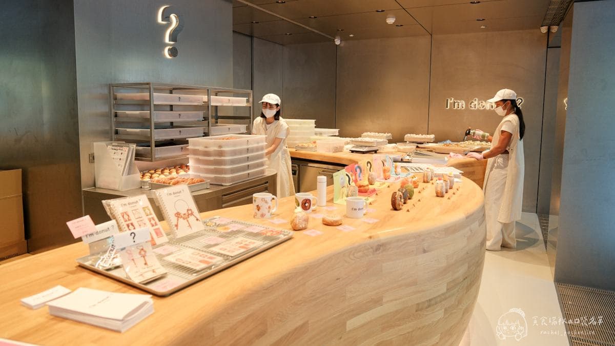 店家採開放式廚房，裝飾、裝餡都可以看得一清二楚。（圖片來源：貪食瑞秋a口袋名單）