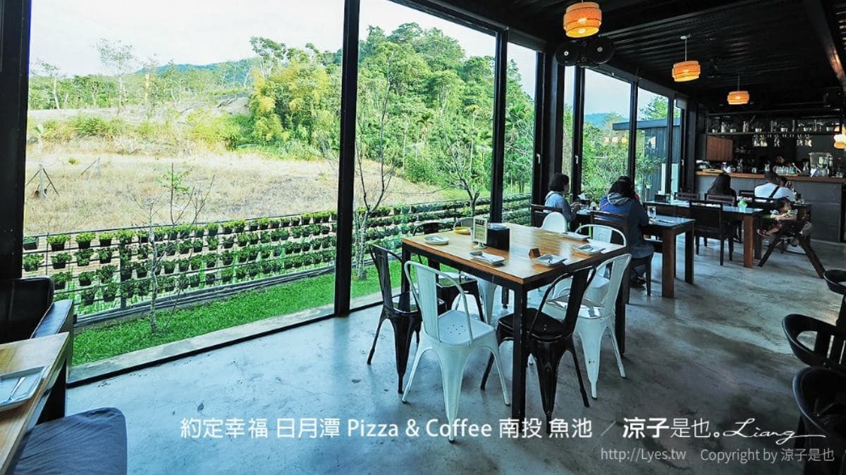 用餐區有分室內、室外，夏天前往蚊蟲多建議坐室內。（圖片來源：涼子是也）